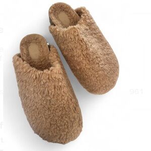 INTENTIONALLY BLANK Fuzzy
Tan Mules New in Bag Size 7